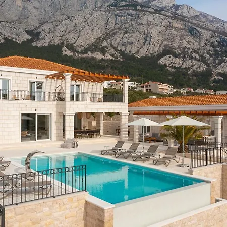 Luxury Vespera Vila *