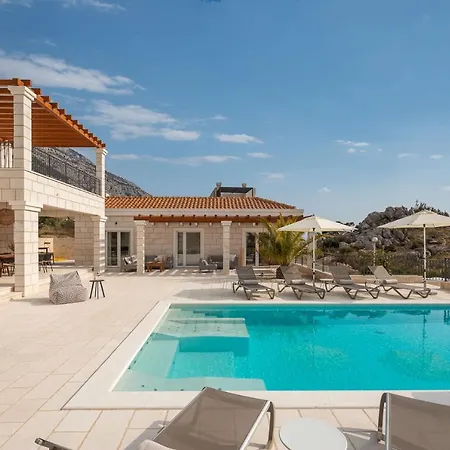 Luxury Vespera Villa *