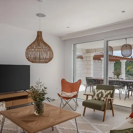 Luxury Vespera Villa