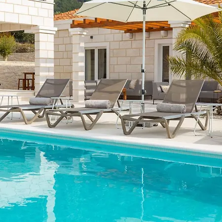 Luxury Vespera Villa